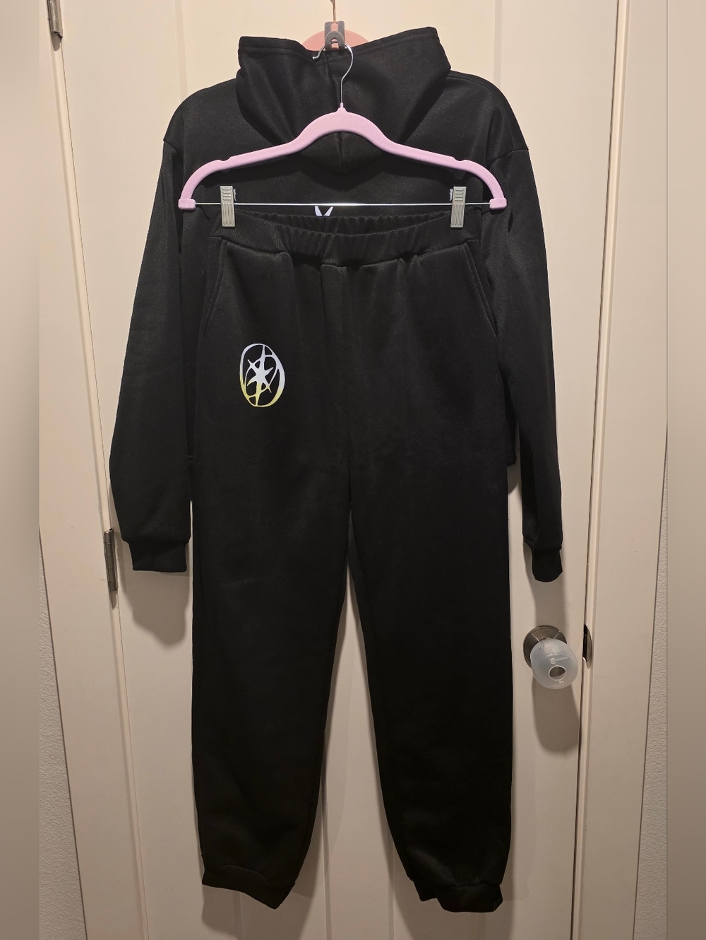 KATSEYE Black Hoodie & Joggers Set Girls Size 14 (XL) - Picture 3 of 3